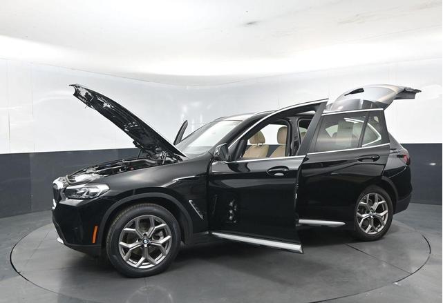 Photo of 2022 Jet Black BMW X3