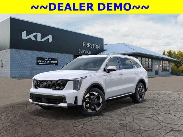 Photo of 2025 Snow White Pearl Kia Sorento Hybrid