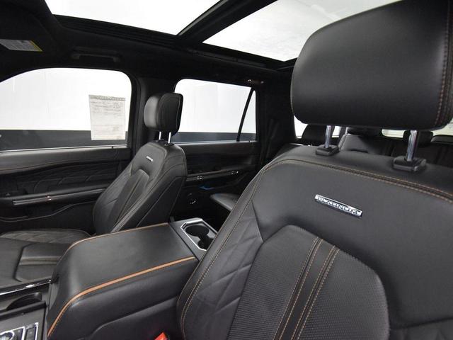 Photo of 2022 Star White Ford Expedition Max
