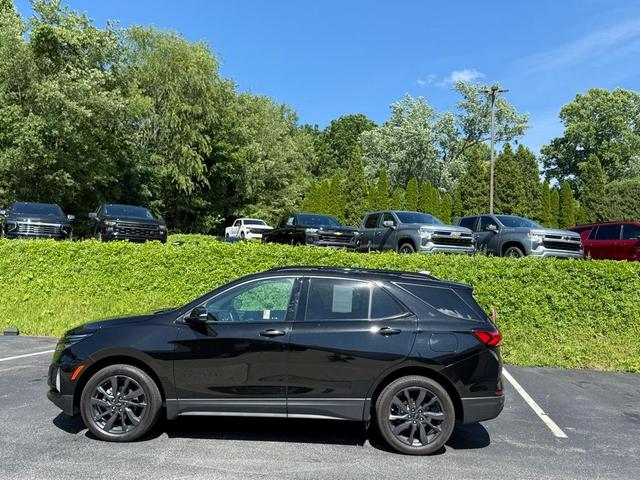 Photo of 2022 Mosaic Black Metallic Chevrolet Equinox