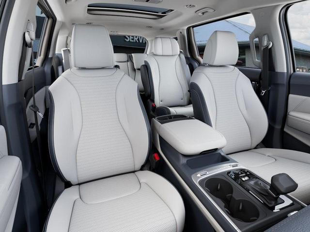 Photo of 2026 Ivory Silver Kia Carnival
