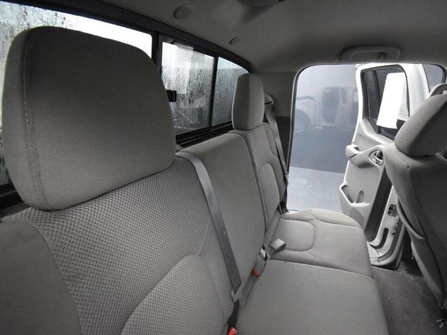 Photo of 2018 Glacier White Nissan Frontier