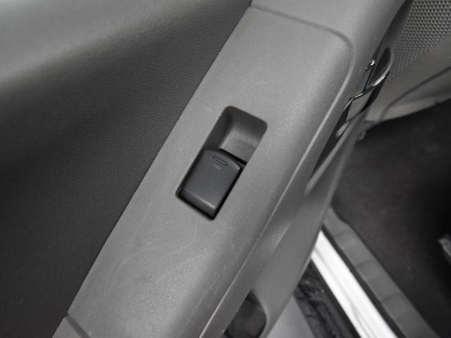 Photo of 2018 Glacier White Nissan Frontier