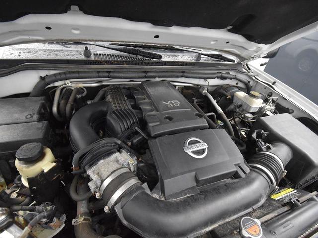 Photo of 2018 Glacier White Nissan Frontier