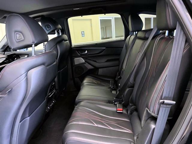 Photo of 2023 Black Acura MDX