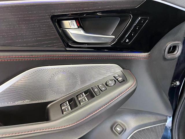 Photo of 2023 Black Acura MDX