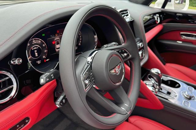 Photo of 2025 Glacier White Bentley Bentayga