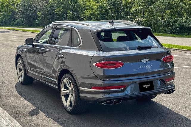 Photo of 2022 Magnetic Metallic Bentley Bentayga