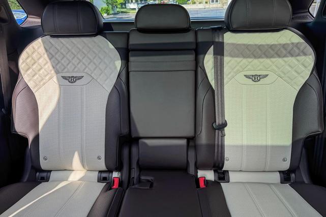 Photo of 2022 Magnetic Metallic Bentley Bentayga