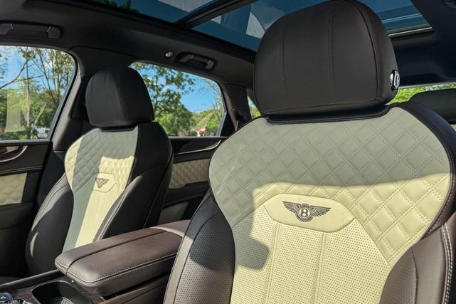 Photo of 2022 Magnetic Metallic Bentley Bentayga