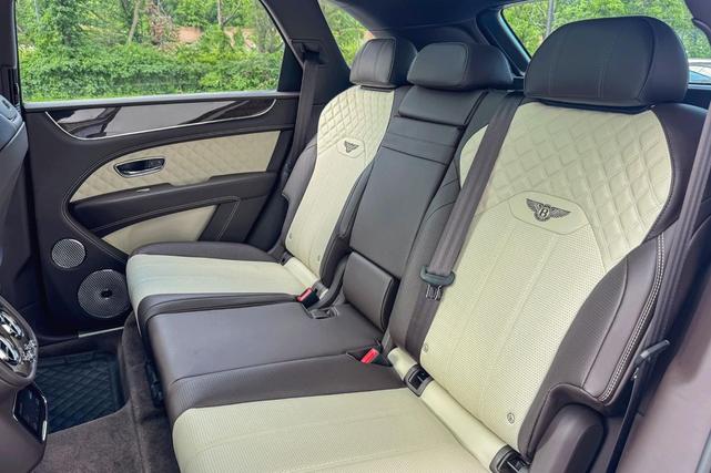 Photo of 2022 Magnetic Metallic Bentley Bentayga