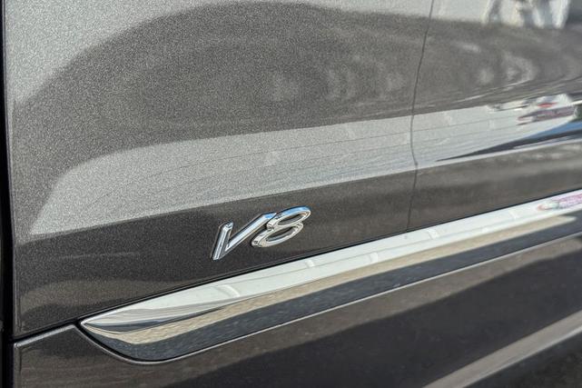 Photo of 2022 Magnetic Metallic Bentley Bentayga