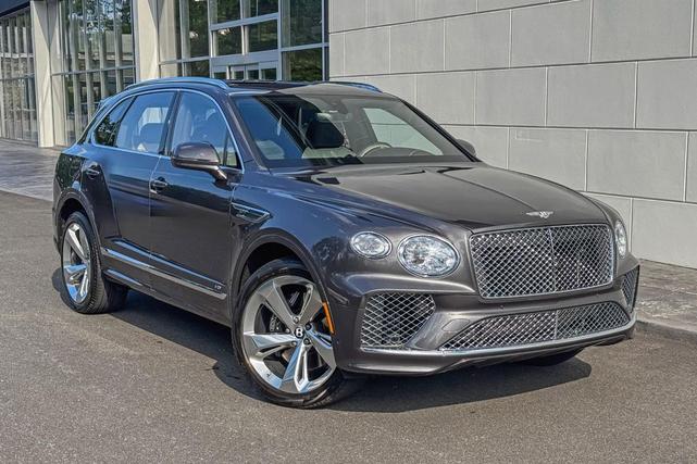 Photo of 2022 Magnetic Metallic Bentley Bentayga
