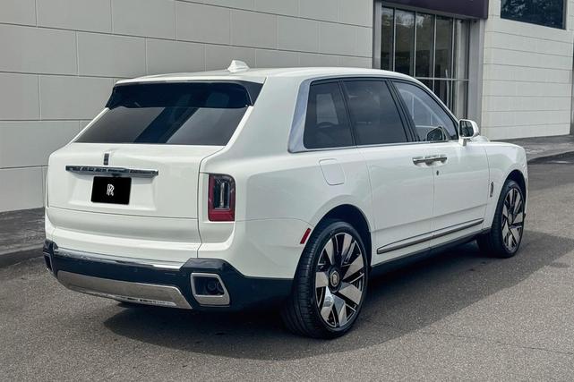 Photo of 2025 English White Rolls-Royce Cullinan