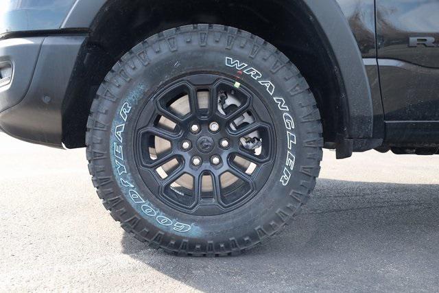 Photo of 2025 Diamond Black Crystal Pearlcoat RAM 1500