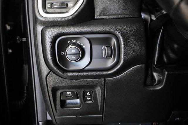 Photo of 2022 Diamond Black Crystal Pearlcoat RAM 1500