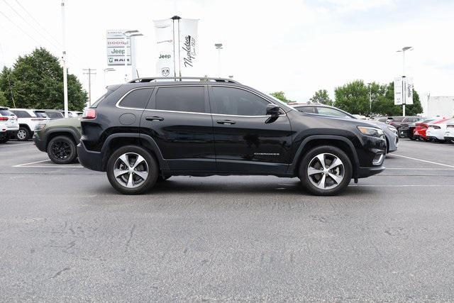 Photo of 2022 Diamond Black Crystal Pearlcoat Jeep Cherokee