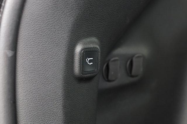 Photo of 2022 Diamond Black Crystal Pearlcoat Jeep Cherokee