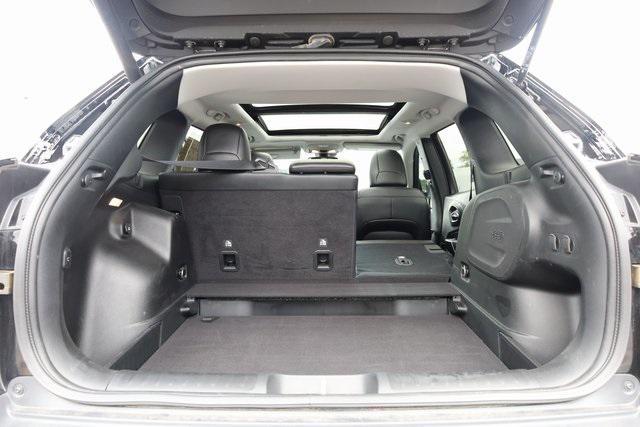 Photo of 2022 Diamond Black Crystal Pearlcoat Jeep Cherokee