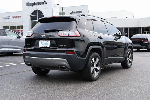 Photo of 2022 Diamond Black Crystal Pearlcoat Jeep Cherokee
