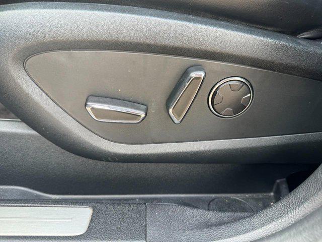 Photo of 2019 Magnetic Gray Metallic Lincoln MKC