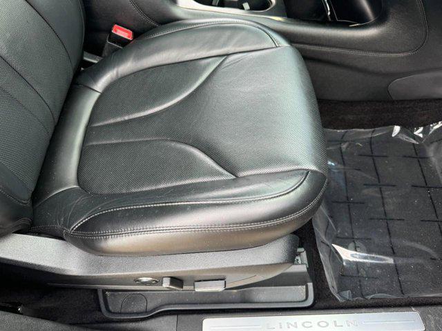 Photo of 2019 Magnetic Gray Metallic Lincoln MKC