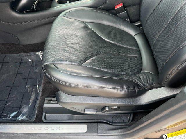 Photo of 2019 Magnetic Gray Metallic Lincoln MKC