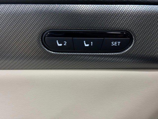 Photo of 2025 Majestic White INFINITI QX60