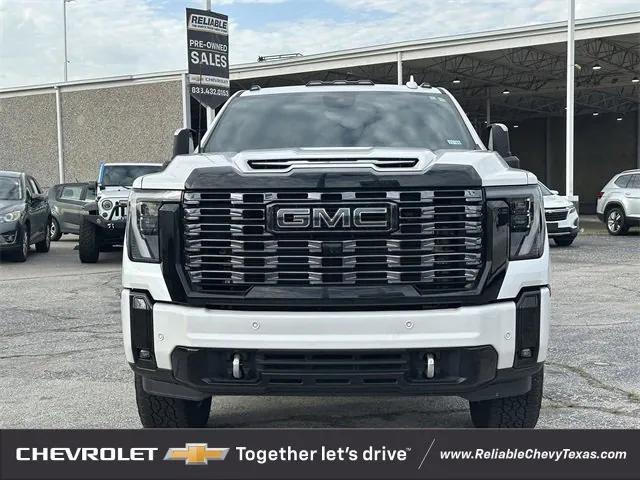 Photo of 2025 White Frost Tricoat GMC Sierra 2500
