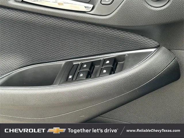 Photo of 2017 Kinetic Blue Metallic Chevrolet Cruze