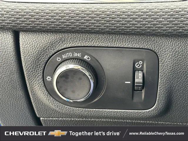 Photo of 2017 Kinetic Blue Metallic Chevrolet Cruze