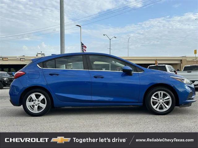 Photo of 2017 Kinetic Blue Metallic Chevrolet Cruze