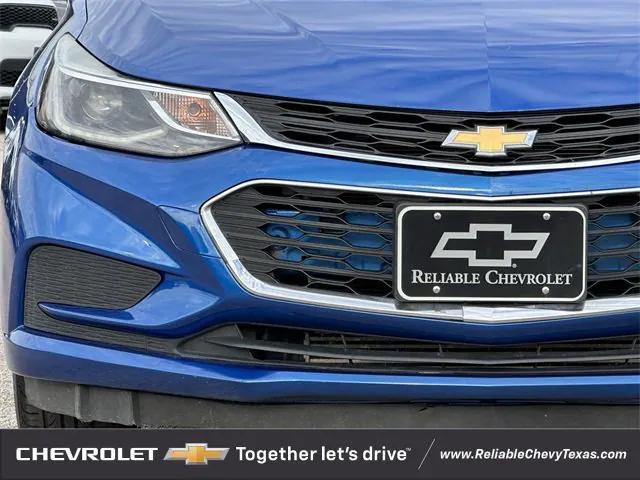 Photo of 2017 Kinetic Blue Metallic Chevrolet Cruze