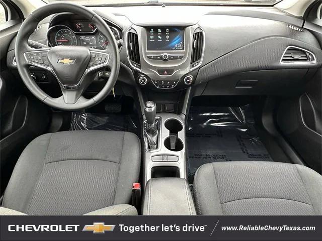 Photo of 2017 Kinetic Blue Metallic Chevrolet Cruze