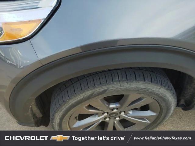 Photo of 2022 CARBONIZED GRAY METALLIC Ford Explorer