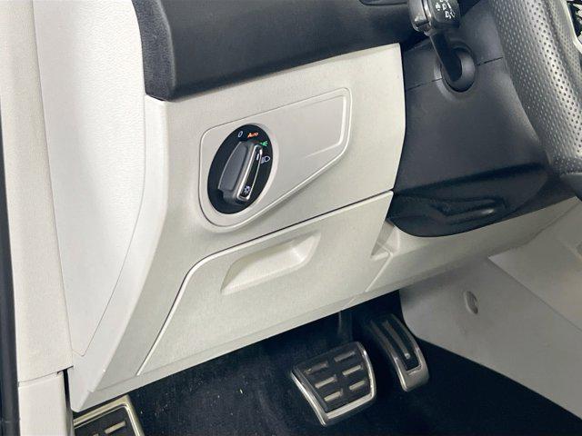 Photo of 2022 Deep Black Pearl Volkswagen Tiguan