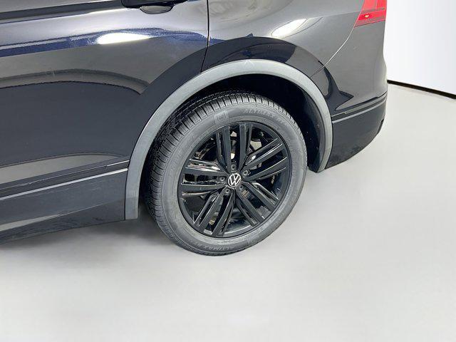 Photo of 2022 Deep Black Pearl Volkswagen Tiguan