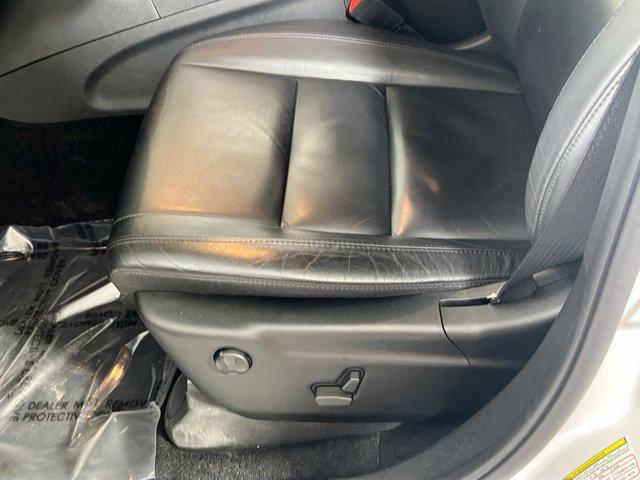 Photo of 2022 Bright White Clearcoat Jeep Grand Cherokee