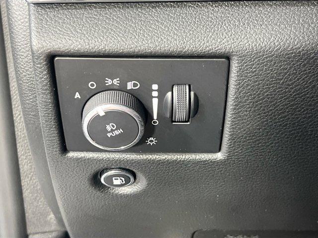 Photo of 2022 Bright White Clearcoat Jeep Grand Cherokee