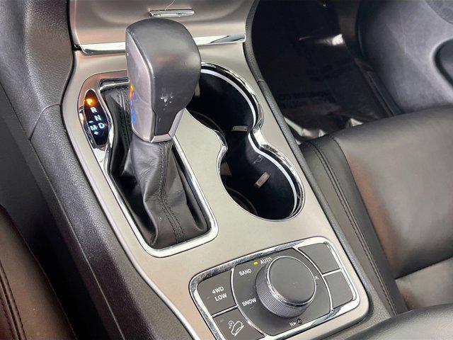 Photo of 2022 Bright White Clearcoat Jeep Grand Cherokee