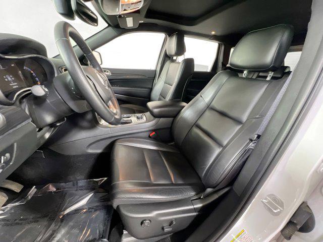 Photo of 2022 Bright White Clearcoat Jeep Grand Cherokee