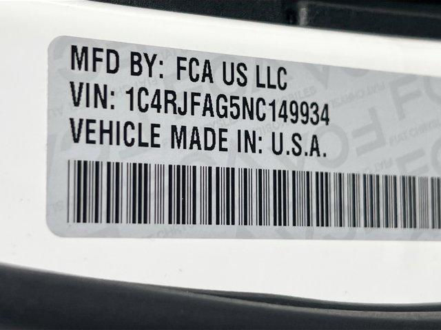 Photo of 2022 Bright White Clearcoat Jeep Grand Cherokee