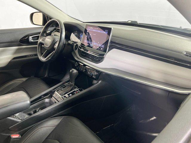 Photo of 2022 Granite Crystal Metallic Clearcoat Jeep Compass