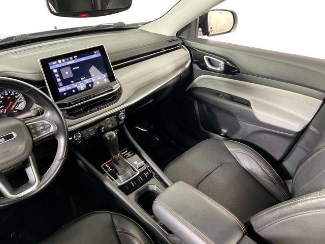 Photo of 2022 Granite Crystal Metallic Clearcoat Jeep Compass