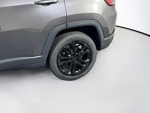 Photo of 2022 Granite Crystal Metallic Clearcoat Jeep Compass