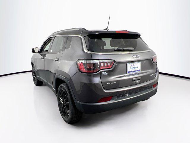 Photo of 2022 Granite Crystal Metallic Clearcoat Jeep Compass