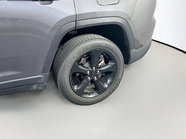 Photo of 2022 Baltic Gray Metallic Clearcoat Jeep Grand Cherokee