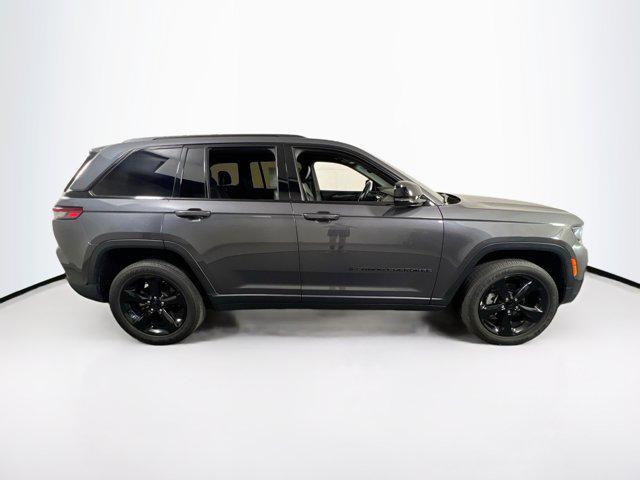 Photo of 2022 Baltic Gray Metallic Clearcoat Jeep Grand Cherokee