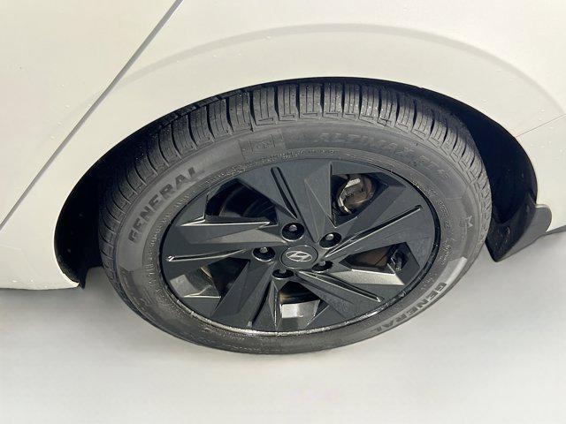 Photo of 2023 Quartz White Hyundai ELANTRA