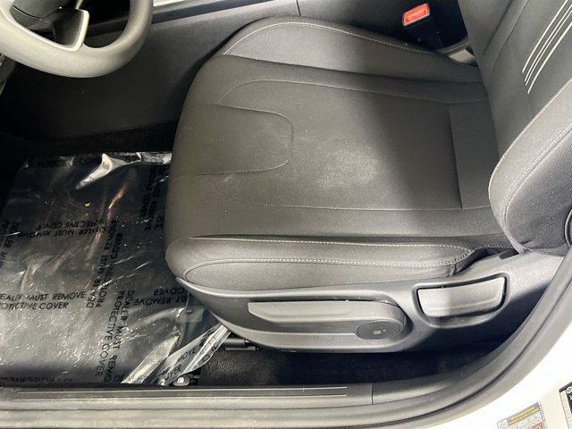 Photo of 2023 Quartz White Hyundai ELANTRA